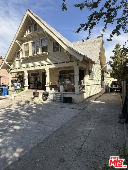 1013 E 28th Street