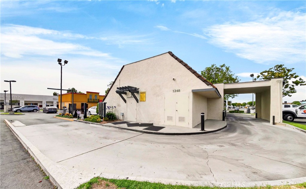 1248 E 17th