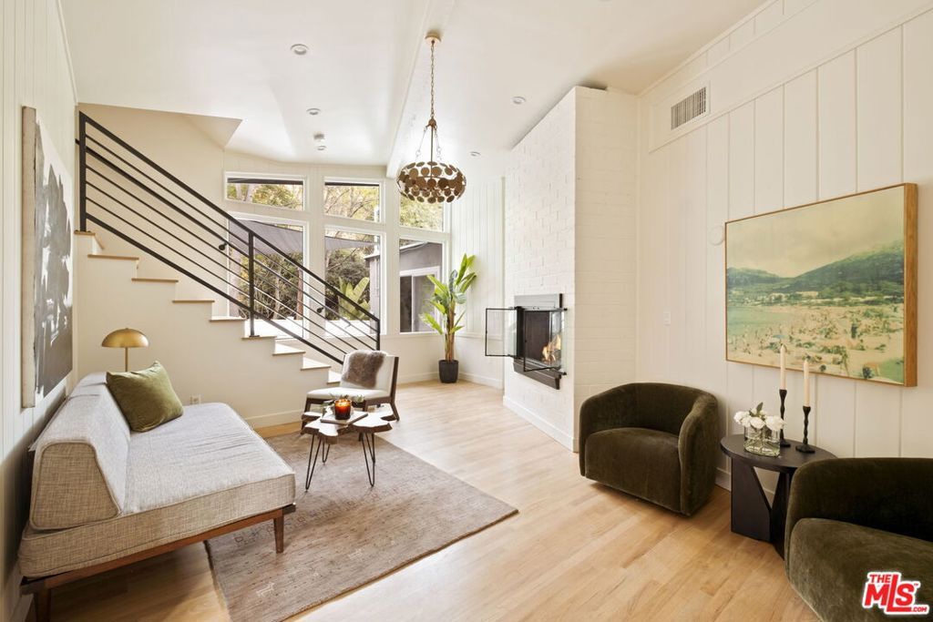 Photo of 2701 Jalmia Drive, Los Angeles, CA 90046 (MLS # 25599113)