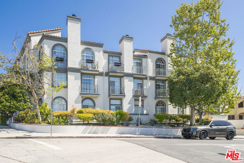 *Prime Location!! 2 Bedroom and 2.5 Bathroom with 2 story Townhome style condo. This unit is back end unit, corner of South West, facing Stanley Ave, not Olympic Blvd. 2nd floor has a Master Bedroom with own bathroom and spacious walk-in closet. 2nd Bedroom and 2nd bathroom is also on the 2nd floor. Separate bathroom on the 1st floor. Both floors have a high ceiling and lots of natural lights. Enjoy open floor plan as you enter the unit. Washer and Dryer located on 2nd floor. 2 Tandem reserved parking space and 4 guest parking spaces inside of gated garage. Close to WEHO, Beverly Hills, Koreatown, DTLA. Restaurants and Shopping option including The Grove, Beverly Center, Westfield Century City. Nearby many Museums, Hospitals, UCLA and USC. Buyers are advised to independently verify all details and conduct their own inspections to be fully satisfied with the property and its condition. Fireplace was working when purchased but the seller did not operate it since then and remained as decorative.