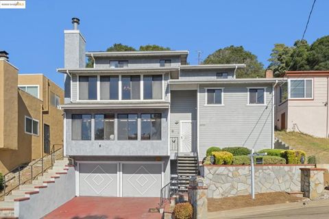 Photo of 9090 Castlewood St St, Oakland, CA 94605 (MLS # 41114158)