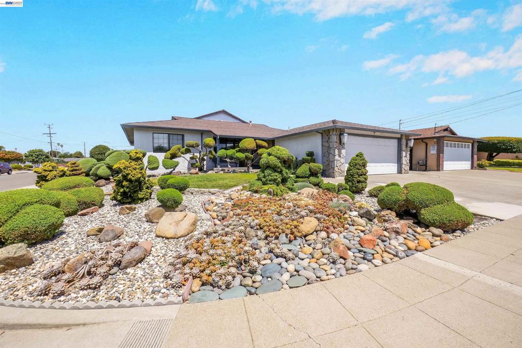 1799 Catalpa Court