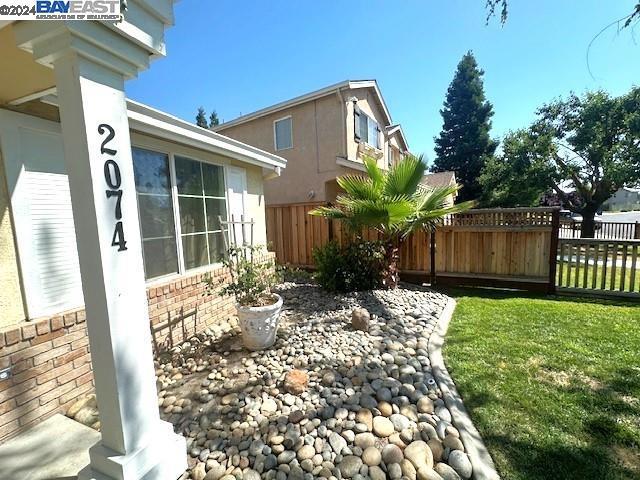 2074 Woodbine Ave