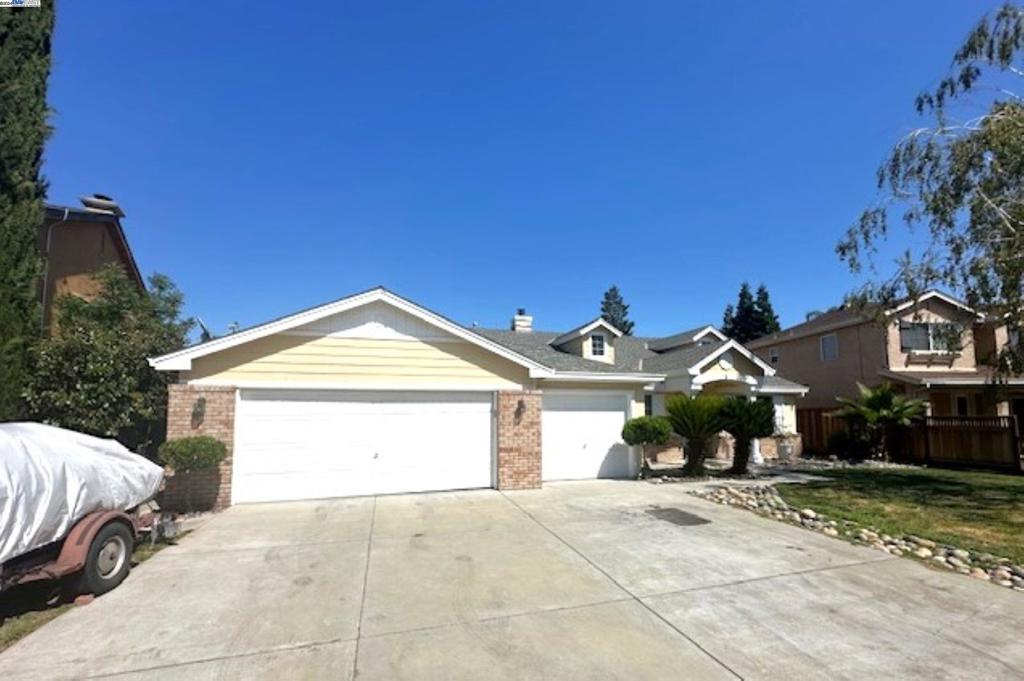 2074 Woodbine Ave