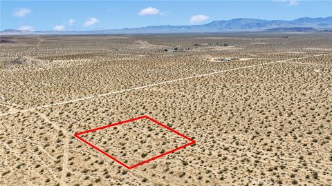 Photo of 1 Off Green Mine Rock Road, Lucerne Valley, CA 92356 (MLS # HD26048957)