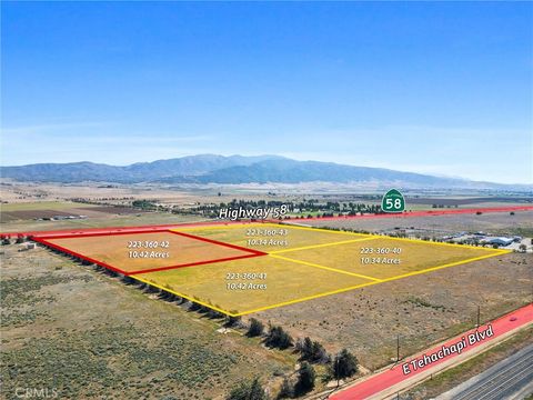 Photo of 42 Stiekman Street, Tehachapi, CA 93561 (MLS # CV25113747) Photo of 42 Stiekman Street, Tehachapi, CA 93561 (MLS # CV25113747)