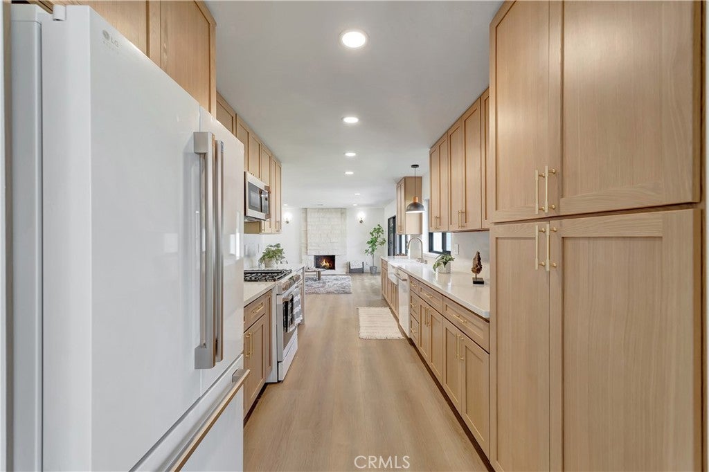 17392 Lido, Huntington Beach CA 92647 - Photo 11