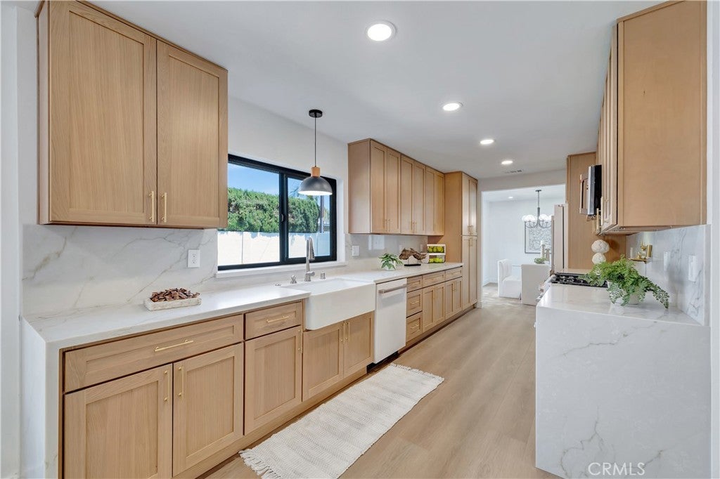 17392 Lido, Huntington Beach CA 92647 - Photo 15