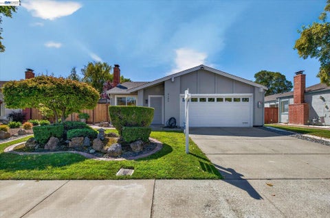 Photo of 4135 Bishop Pine Way Way, Livermore, CA 94551 (MLS # 41147117)