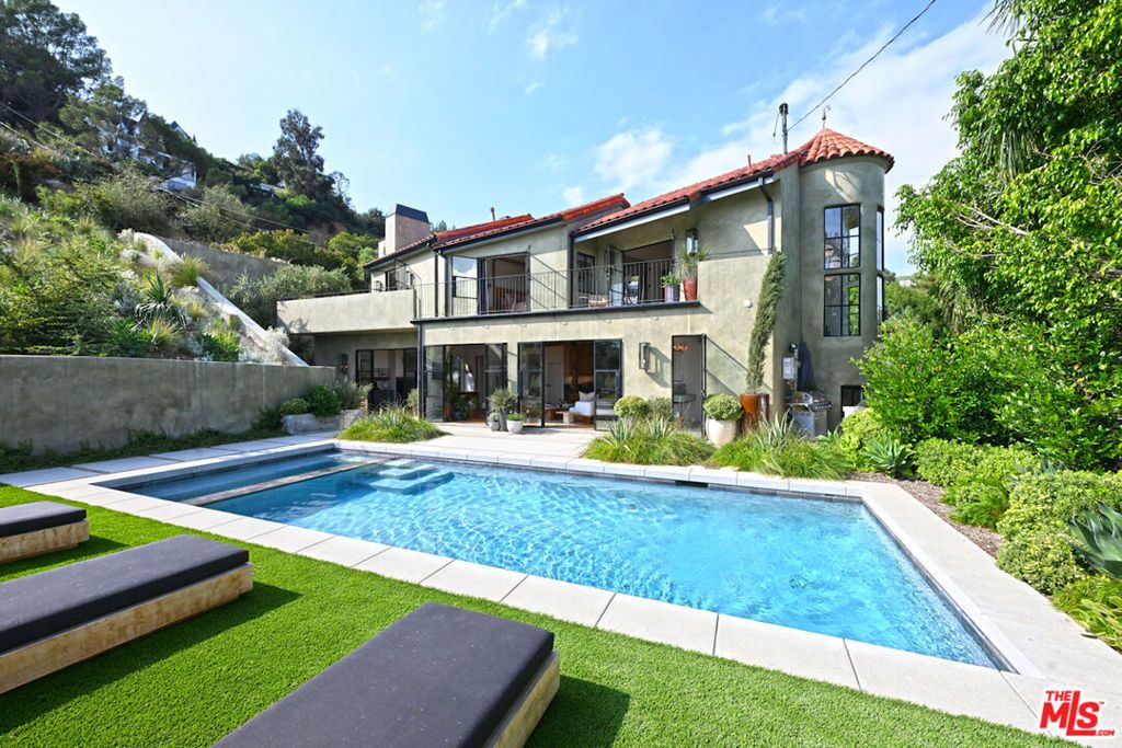 listing image 130720679859125706685