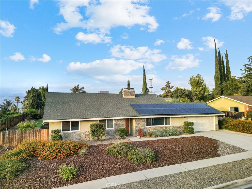 Photo of 435 Marilyn Ln, Redlands, CA 92373 (MLS # IG25239335)