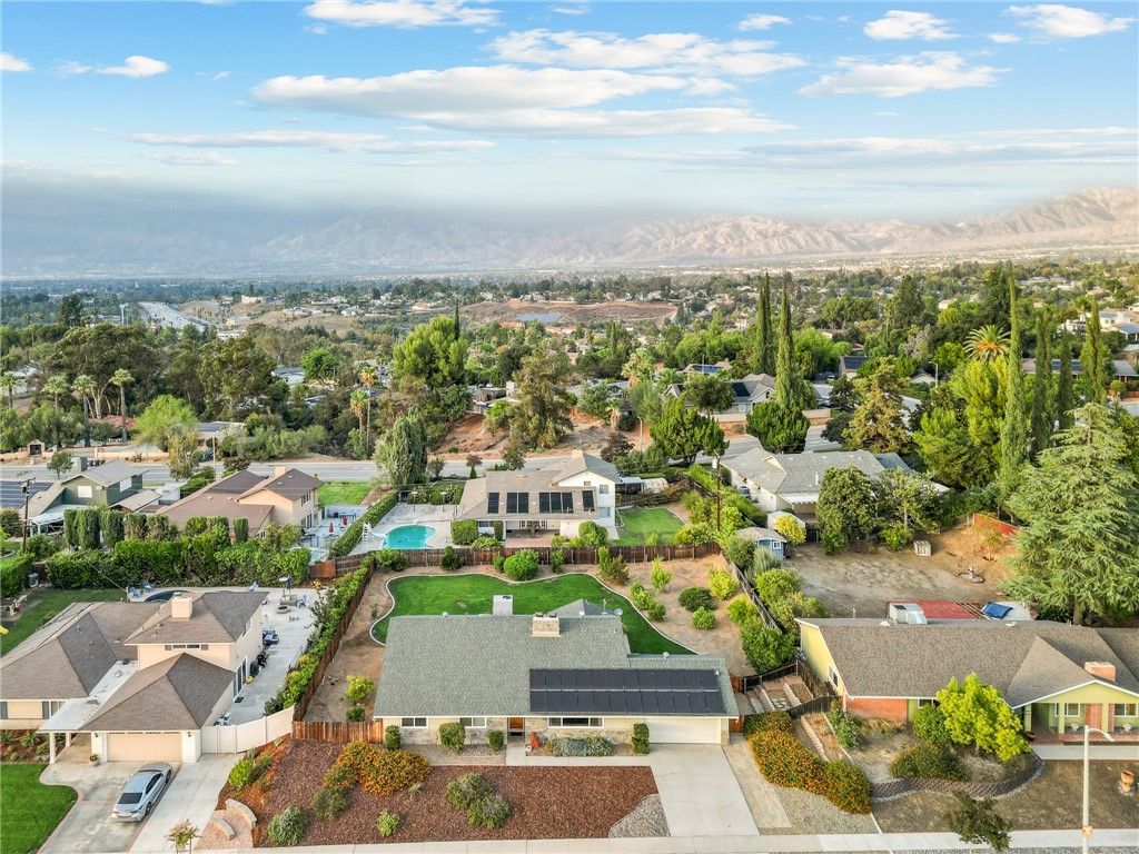 Photo of 435 Marilyn Ln, Redlands, CA 92373 (MLS # IG25239335)