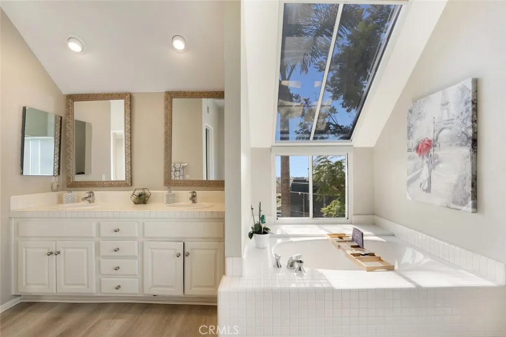 Dana Point, California 92629, United States, 3 Bedrooms Bedrooms, ,3 BathroomsBathrooms,Residential,Active,219588