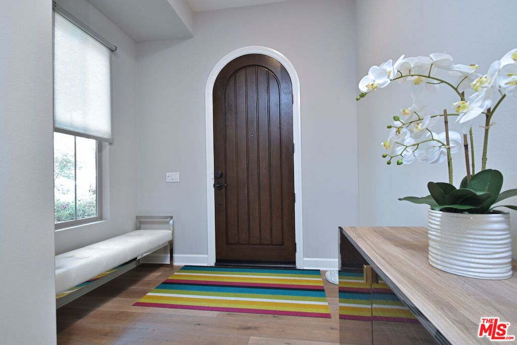 Photo of 14608 Mccormick Street, Sherman Oaks, CA 91411 (MLS # 25625127)