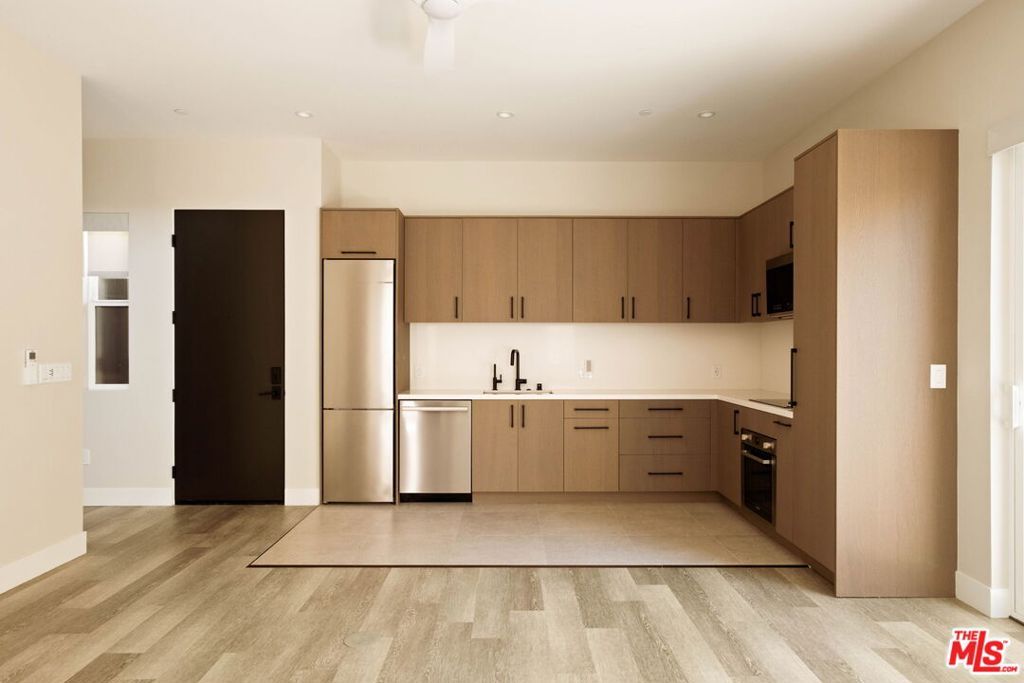 Photo of 2325 27th St #B, Santa Monica, CA 90405 (MLS # 26715717)