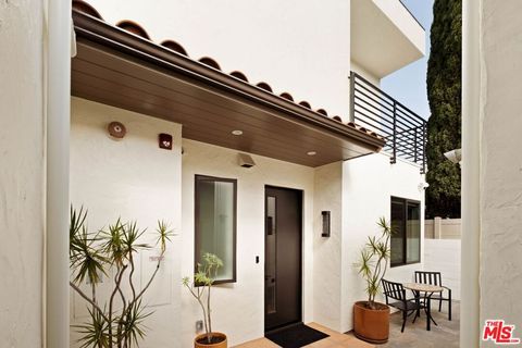 Photo of 2325 27th St #B, Santa Monica, CA 90405 (MLS # 26715717)