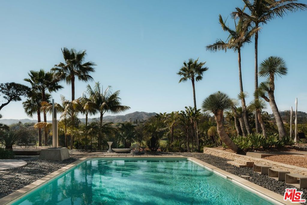 1911 La Mesa Drive
