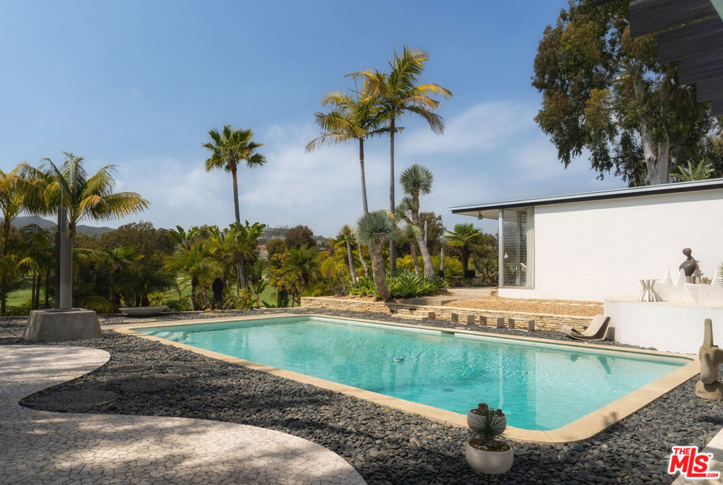 1911 La Mesa Drive