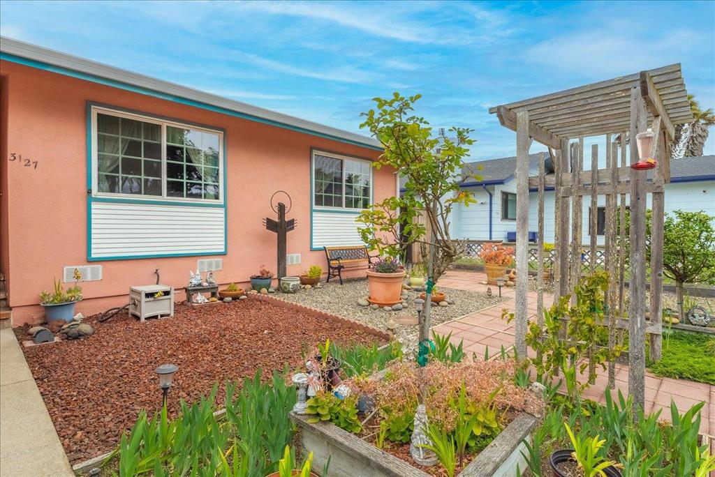 3127 Lake Drive