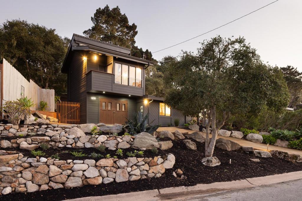 979 Syida Drive