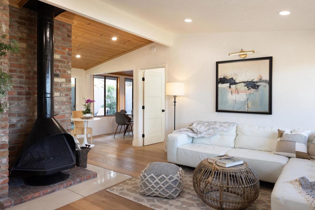 979 Syida Drive