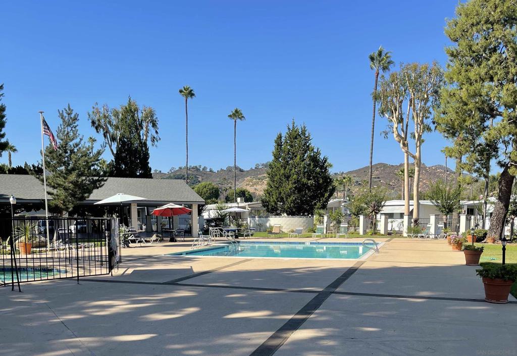 East Escondido - Manufactured In Park