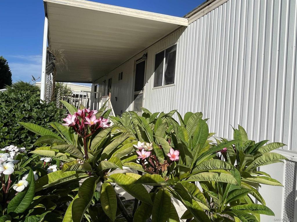 East Escondido - Manufactured In Park