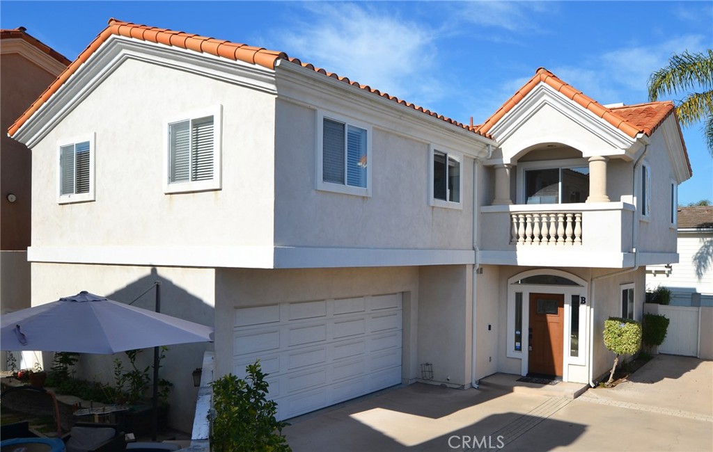 Free-standing townhome in a great area of Redondo Beach (south of Grant). This spacious townhome has many excellent amenities including a spacious living room area w/gas fireplace, beautiful bamboo hardwood flooring throughout, recessed lighting throughout, a central-vac system, a large kitchen w/built-in appliances includes dishwasher, microwave, new cooktop, granite counters, breakfast bar and an adjoining dining area. The living room leads out to an enclosed back yard. This townhome features direct access from a large 2-car garage w/storage. The stairwell leading to the second floor features soaring vaulted ceilings & skylight and is bathed in natural light. Four bedrooms upstairs, all with vaulted ceilings, a convenient laundry room is located on the second floor. The huge master suite includes vaulted ceilings, a fireplace, and a large walk-in closet. The large master bath area features a walk-in shower, jacuzzi tub & dual vanity sinks. No smoking or pets are allowed on premises. Conveniently close to major shopping, schools, parks and minutes from the beach!