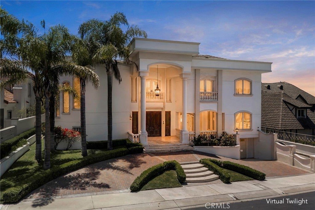 2858 N Chauncey Lane
