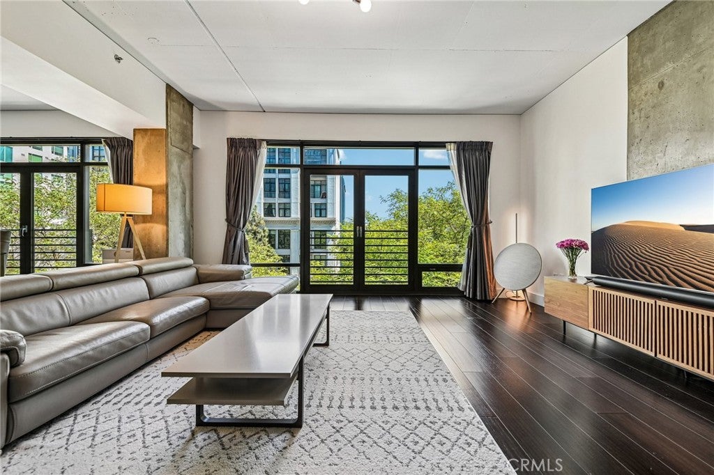 1111 S Grand Avenue 515
