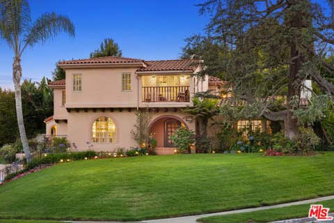 Photo of 1717 Comstock Avenue, Los Angeles, CA 90024 (MLS # 26846291)