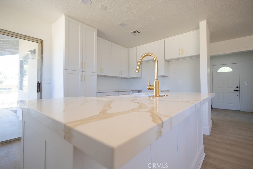 56634 Mountain View Trail