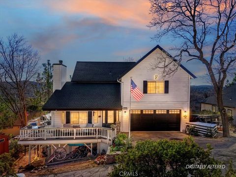 Photo of 1211 Yosemite Dr, Lake Arrowhead, CA 92352 (MLS # IG26053378)