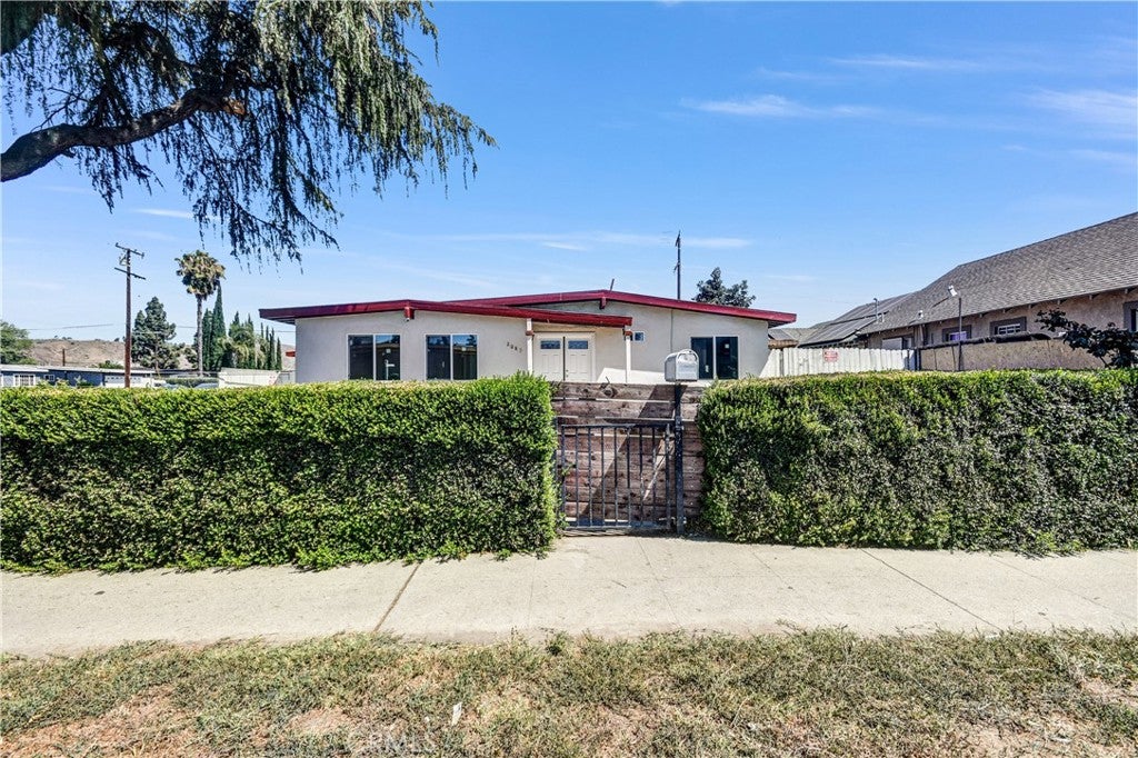 2065 W Orange Grove Avenue, Pomona CA 91768