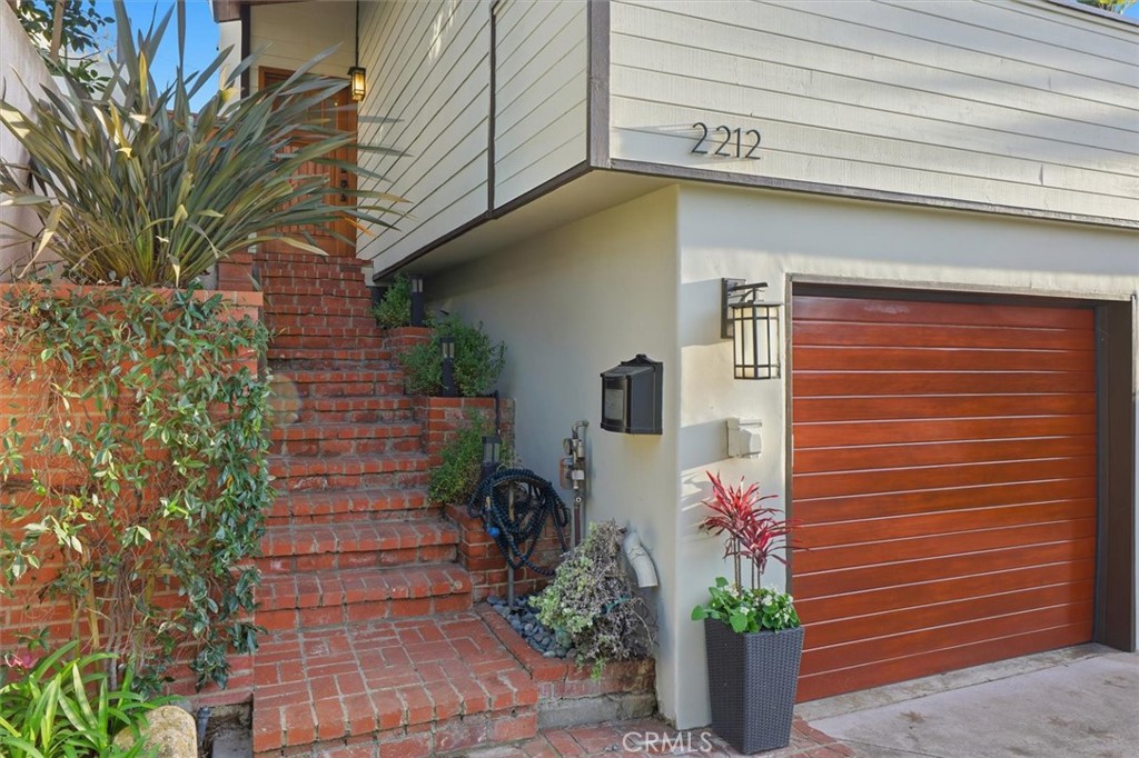 2212 N Ardmore Avenue