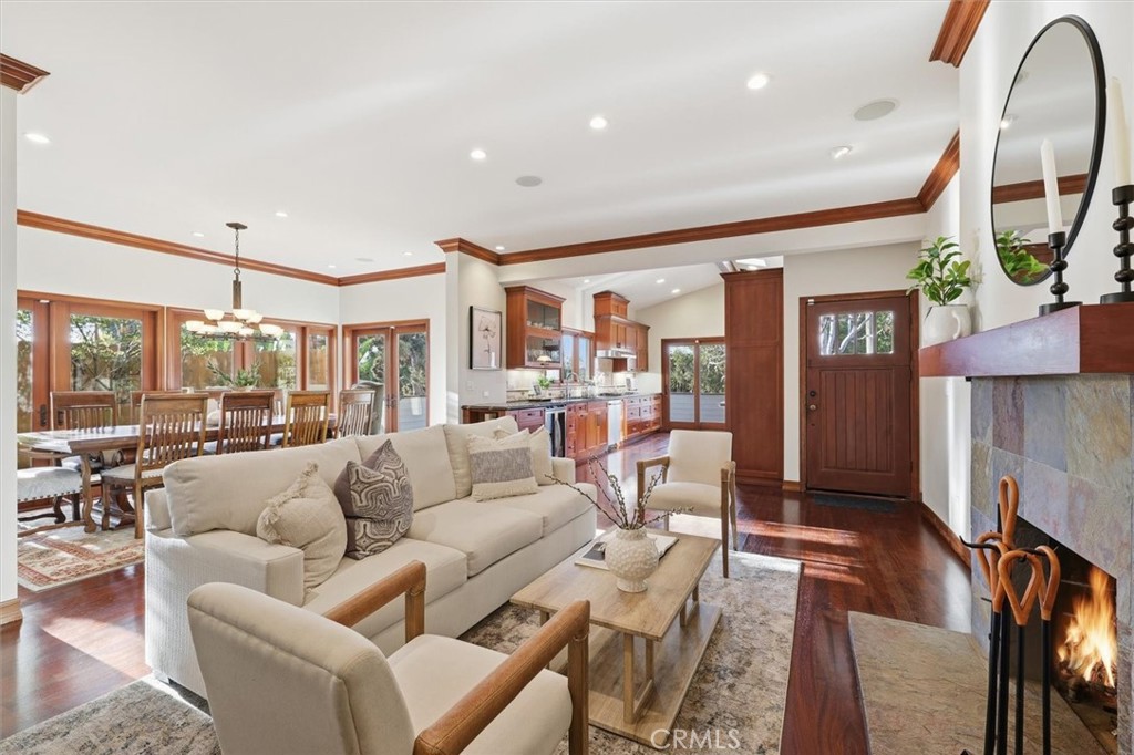 2212 N Ardmore Avenue