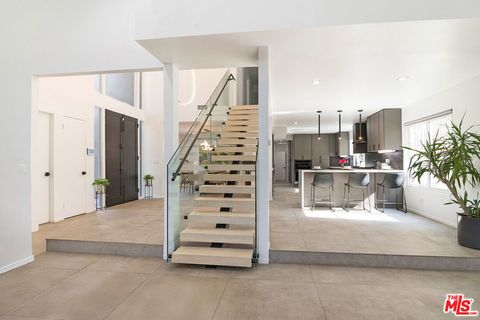 Photo of 3585 Alana Drive, Sherman Oaks, CA 91403 (MLS # 25606075)