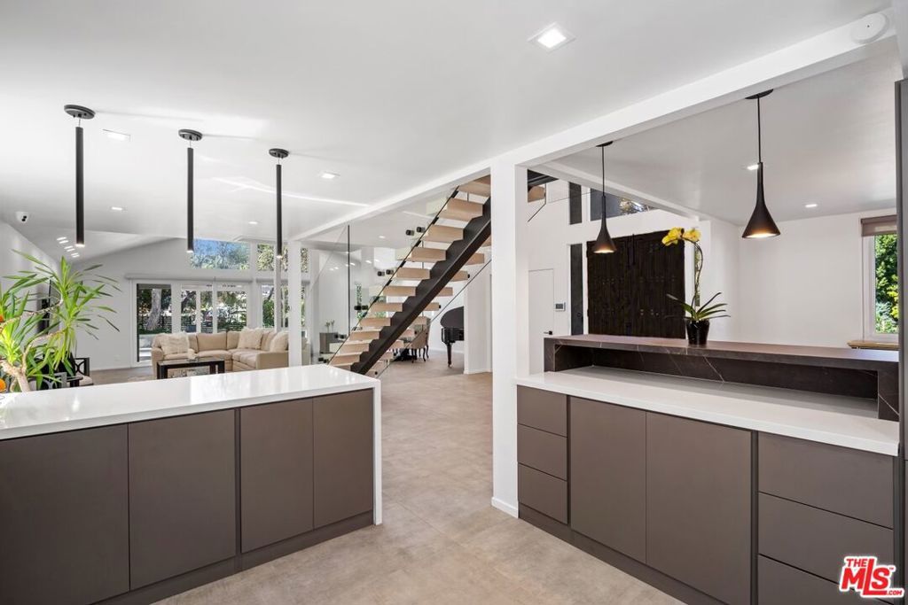 Photo of 3585 Alana Drive, Sherman Oaks, CA 91403 (MLS # 25606075)
