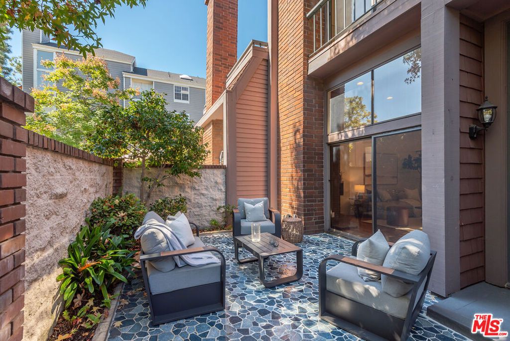 Photo of 13044 Mindanao Way #2, Marina Del Rey, CA 90292 (MLS # 25603447)