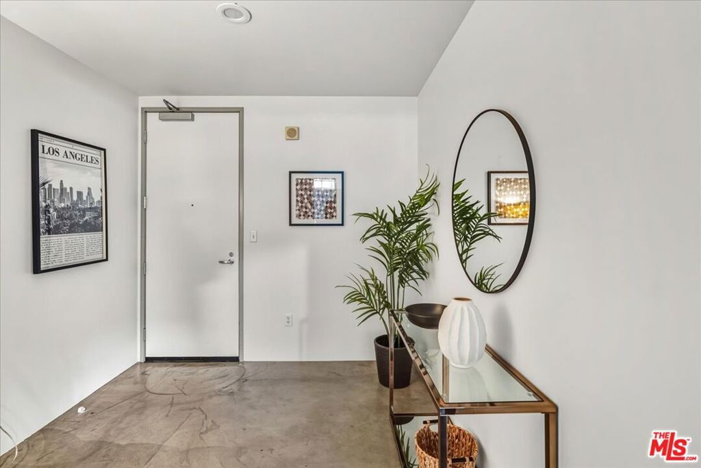 Photo of 849 S Broadway #604, Los Angeles, CA 90014 (MLS # 25616737)