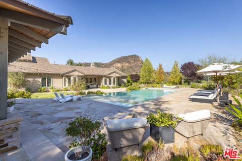 Photo of 2052 Shadow Creek Drive, Agoura Hills, CA 91301 (MLS # 26855879)