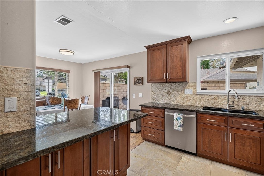 111 E Palmdale