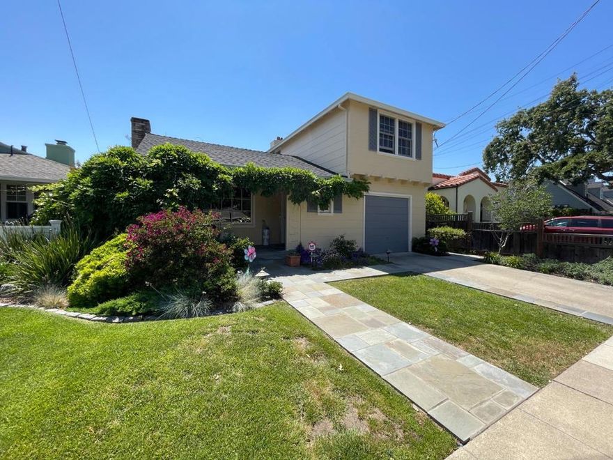 Lovely home available for lease in beloved gem streets of White Oaks! Immaculate home with 3 bedrooms & 2 bathrooms, updated kitchen, formal living + dining rooms and great back yard space.