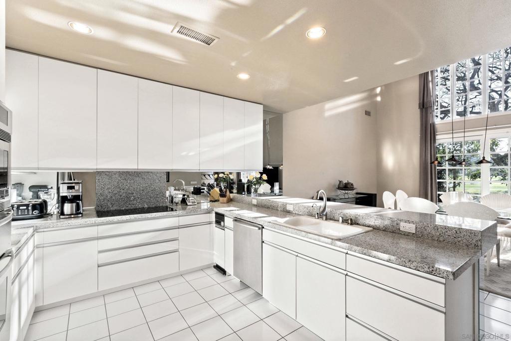 7437 Avenida De Palais