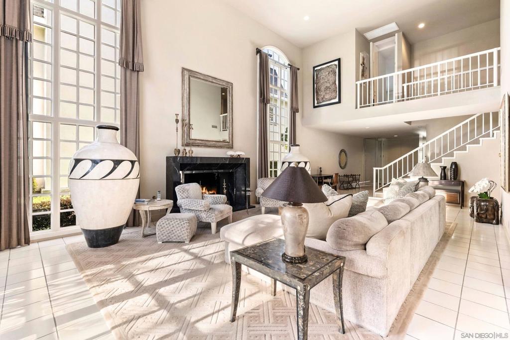 7437 Avenida De Palais