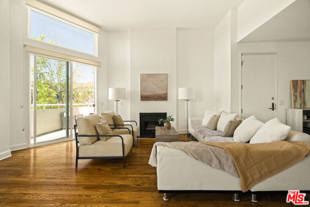 1310 N Detroit Street 401