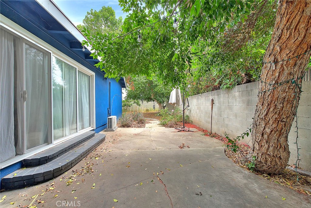 1027 W Durness Street