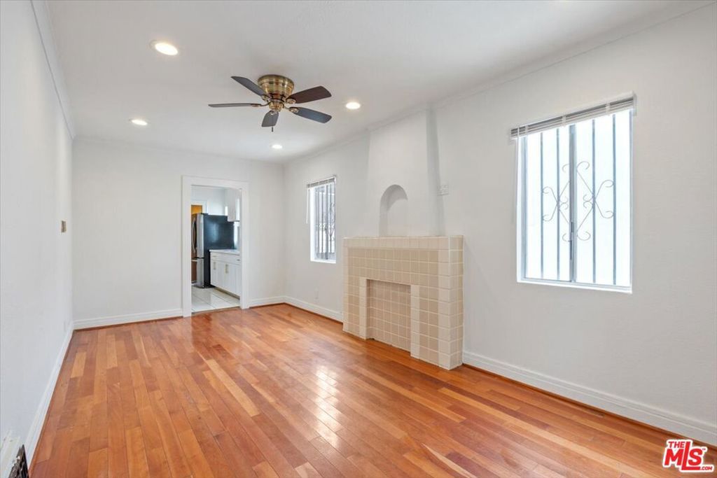 Photo of 2840 S Mansfield Avenue, Los Angeles, CA 90016 (MLS # 25601591)