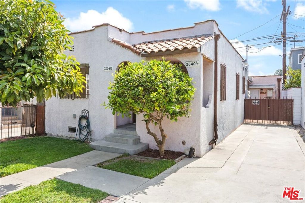 Photo of 2840 S Mansfield Avenue, Los Angeles, CA 90016 (MLS # 25601591)