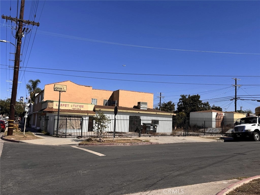 9326 S Western